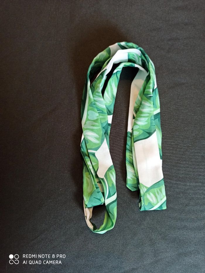 Robe à blanche et verte - photo numéro 2