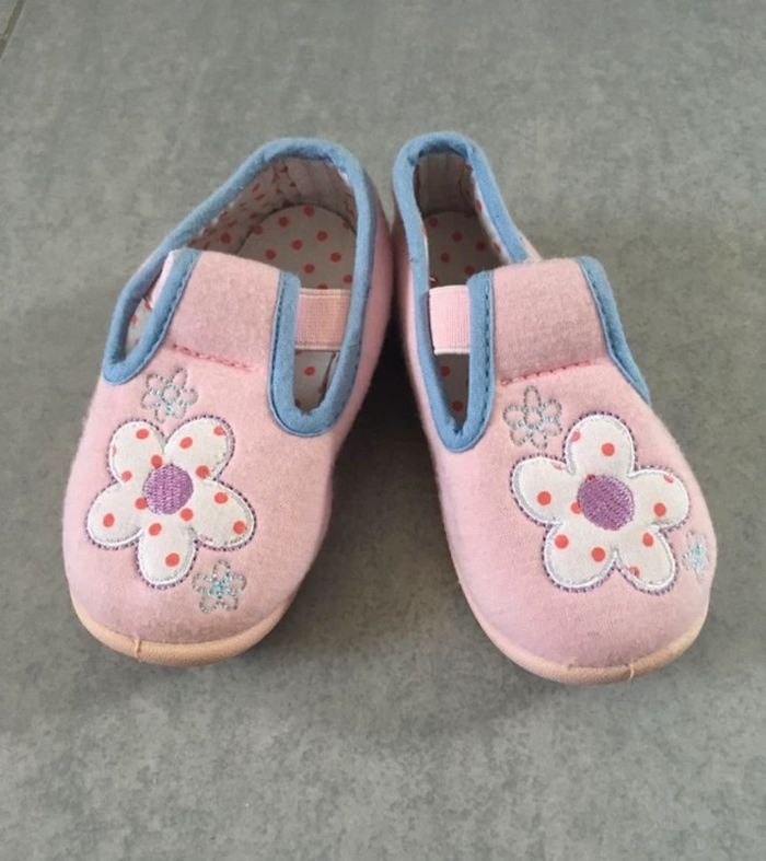 Chaussons rose NEUFS - taille 20