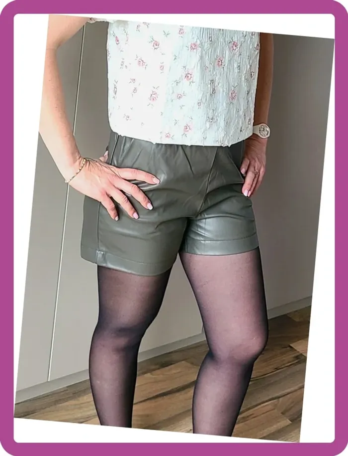 Short Kaki en simili cuir Taille S (36/38), NEUF avec étiquette