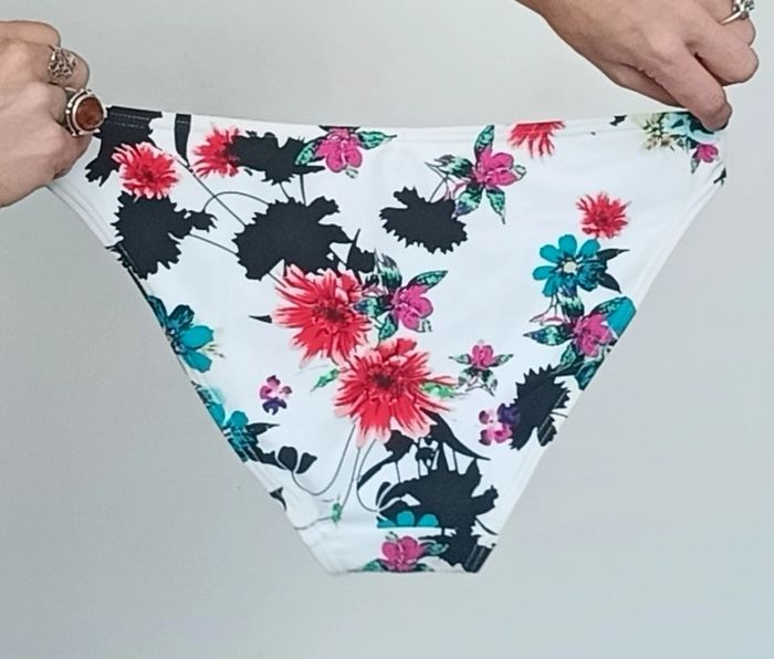 Bikini blanc fleuri pushup taille 38 - photo numéro 9