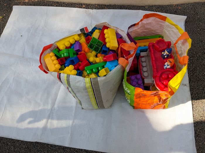 Lot de 350 mega bloks avec château electronique - photo numéro 2