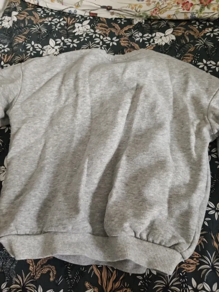 Pull gris H&M petits noeuds noirs 104cm - photo numéro 5