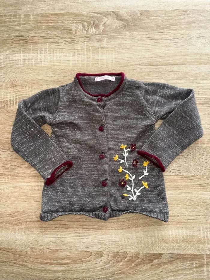 Vend gilet avec motif taille 3 ans marque gemo en très bonne état