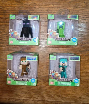 Lot de 4 figurines en métal Minecreaft neuves
