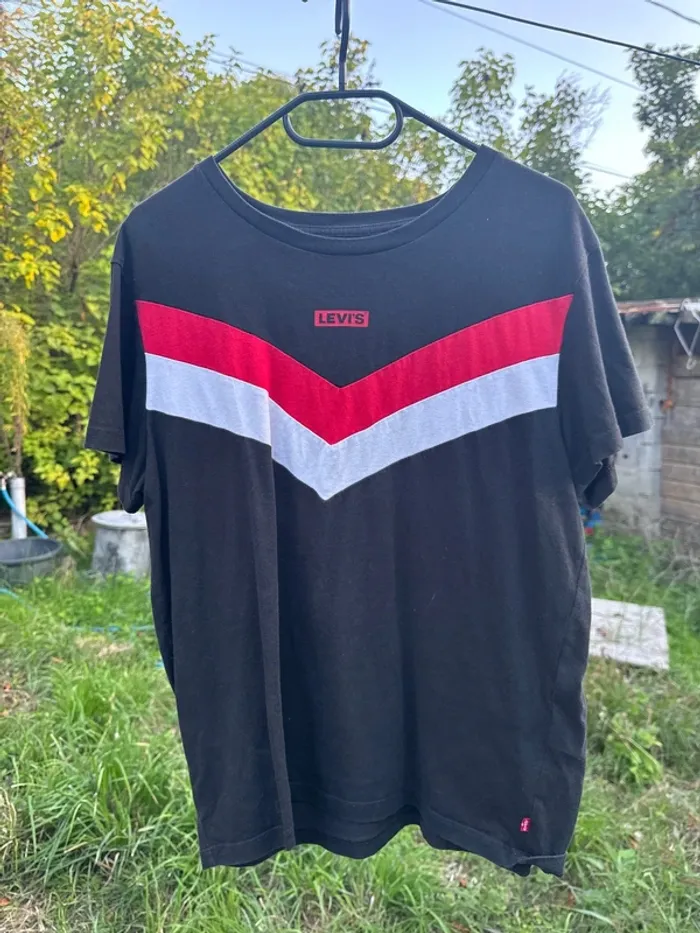 T shirt noir rouge blanc Levi’s