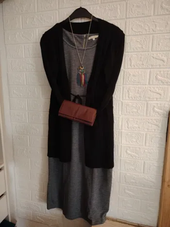 Ensemble comprenant 4 pièces robe longue et cardigan