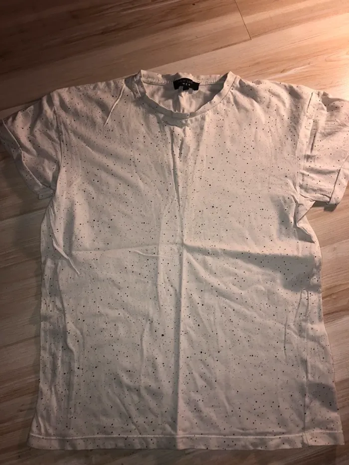 tee shirt homme blanc avec tache noir - photo numéro 2