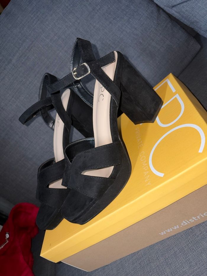 Talons noir femme - photo numéro 3