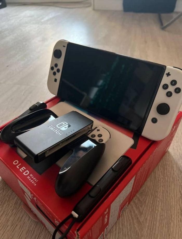 Nintendo switch OLED 2 - photo numéro 4