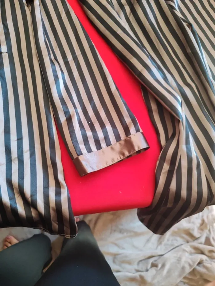 Ensemble de pyjama taille m - photo numéro 5