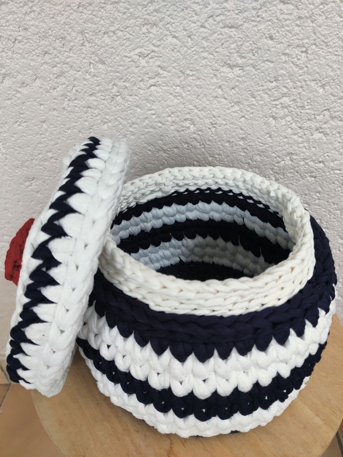 Panier au crochet en Trapilho style marin - photo numéro 3