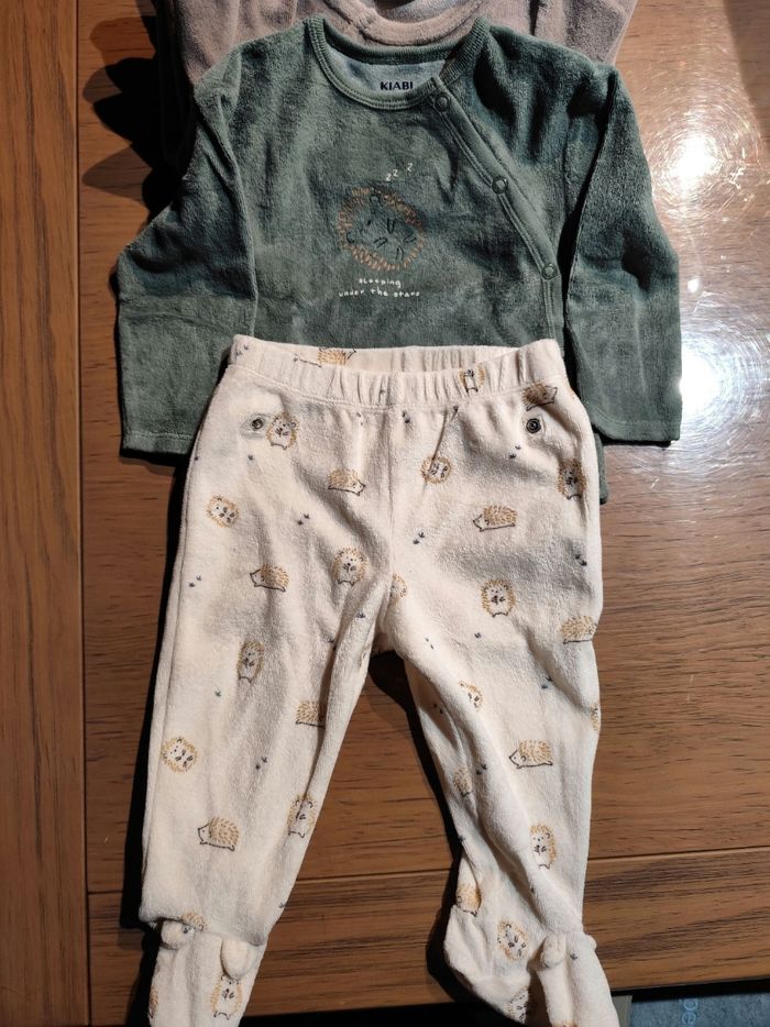 Lot de 4 pyjamas taille 9 mois - photo numéro 2