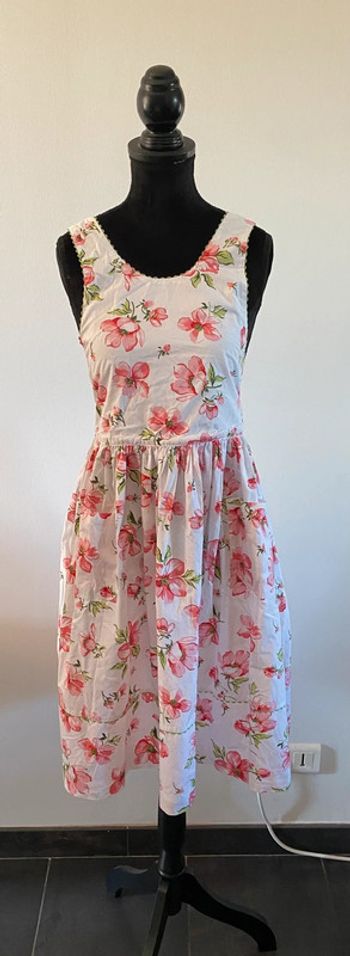 Robe d’été blanche avec fleurs rose et vertes taille 34