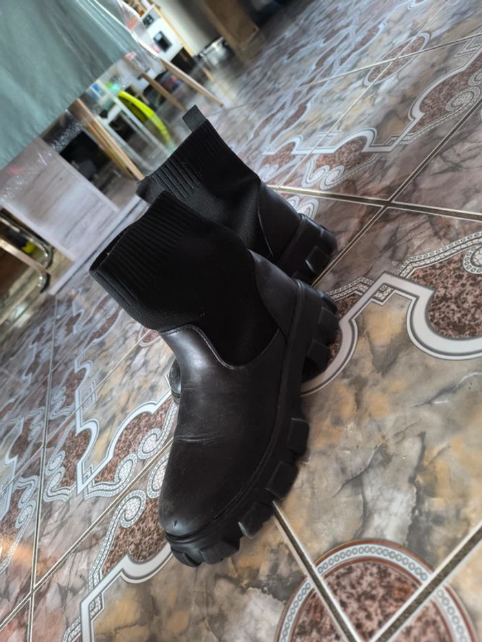 Paire de boots noires - photo numéro 4