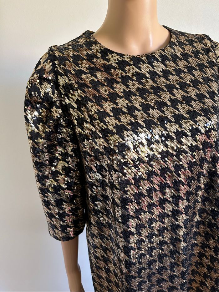 Robe noire et dorée neuve en sequins Molly Bracken taille S - photo numéro 4
