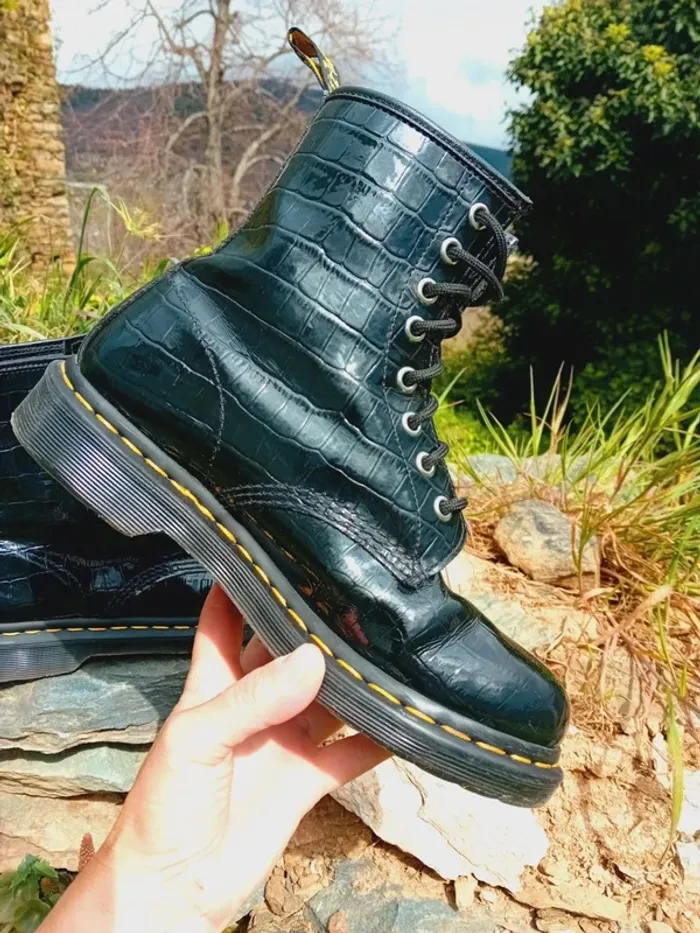 Dr. Martens vernis noir effet croco 🐊 38 - photo numéro 7