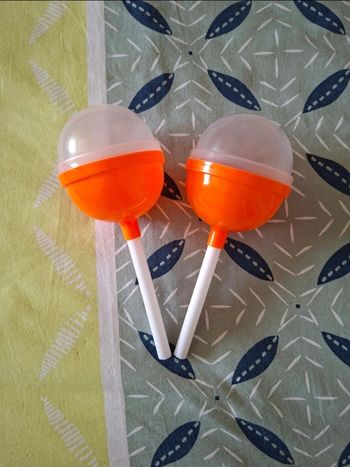 Sucettes xxl plastique x2