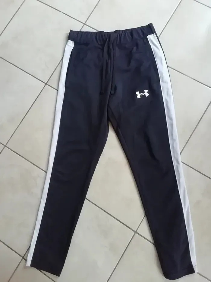 Pantalon - Joggo Under Armour Taille M. - photo numéro 1