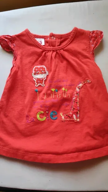 T-shirt rouge sans manches 6 mois