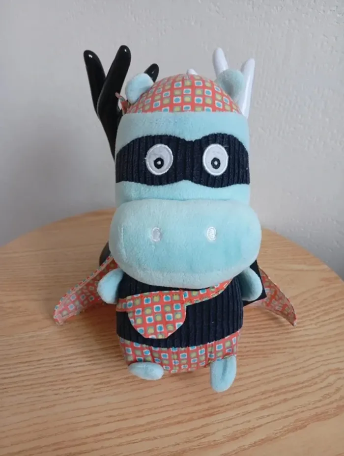 Petite peluche hippopotame globetrotoys les supers zeroes zipo