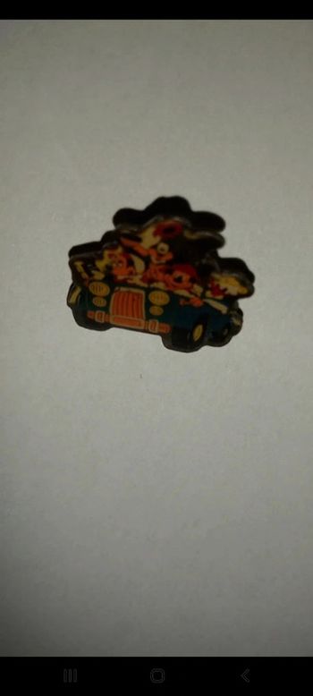 Pin's voiture mickey disney