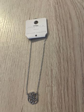 Magnifique collier neuf