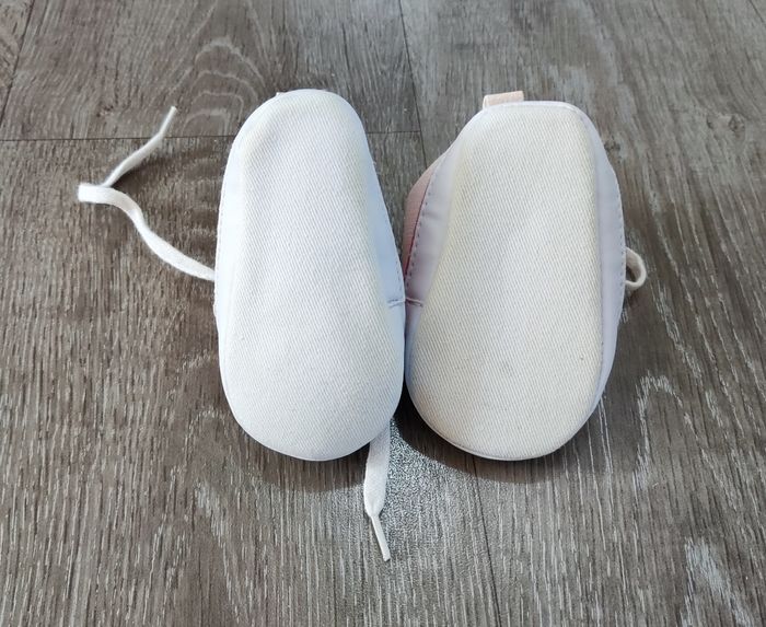Chaussures / tennis en toile rose bébé 3 mois taille 18 - neuves - photo numéro 4