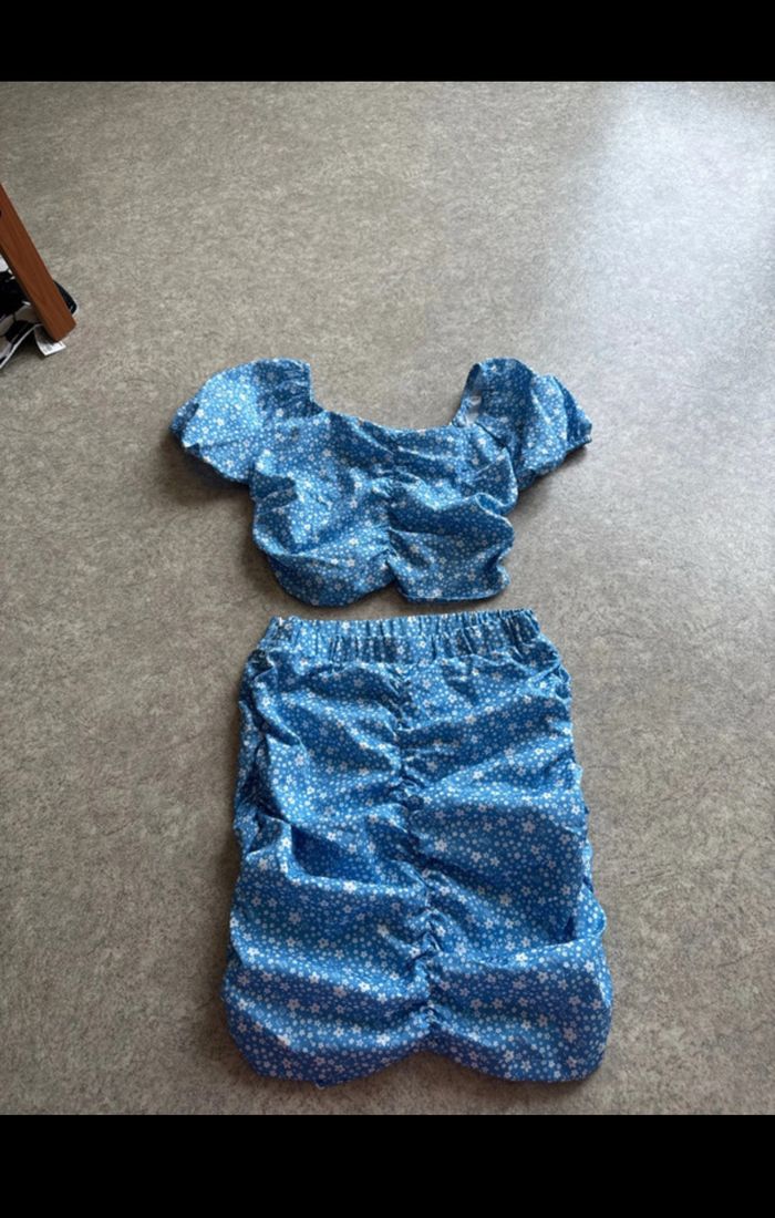 Ensemble teeshirt et jupe fille