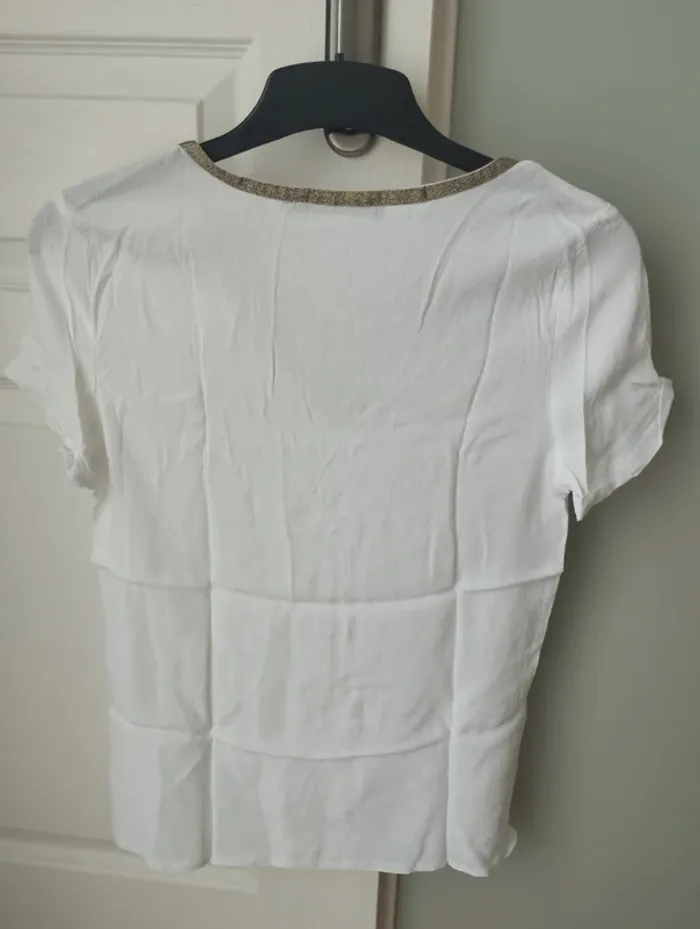 Tee shirt blanc encolure dorée AKOZ S - photo numéro 2