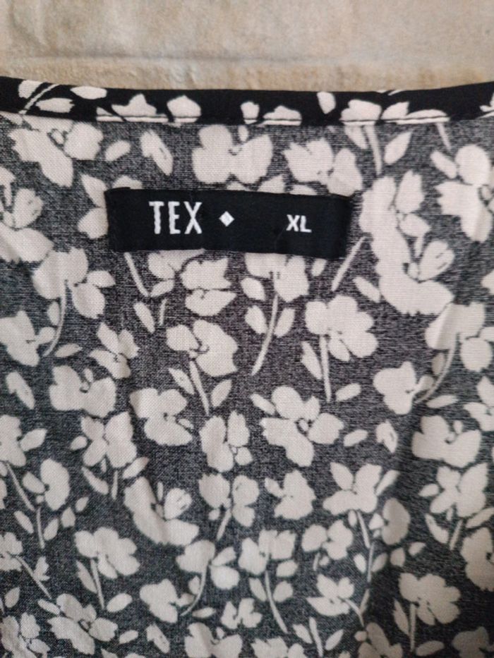 Blouse noire fleurie TEX XL - photo numéro 2