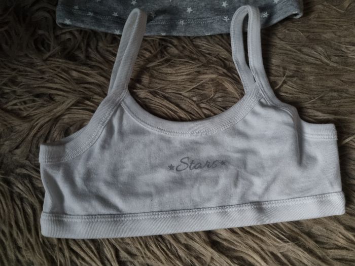 Lot 2 brassières 8ans  neuf - photo numéro 2