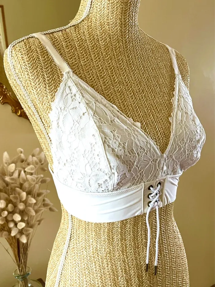 sublime Bralette blanche dentelle corsage devant neuf style feminin romantique - photo numéro 9