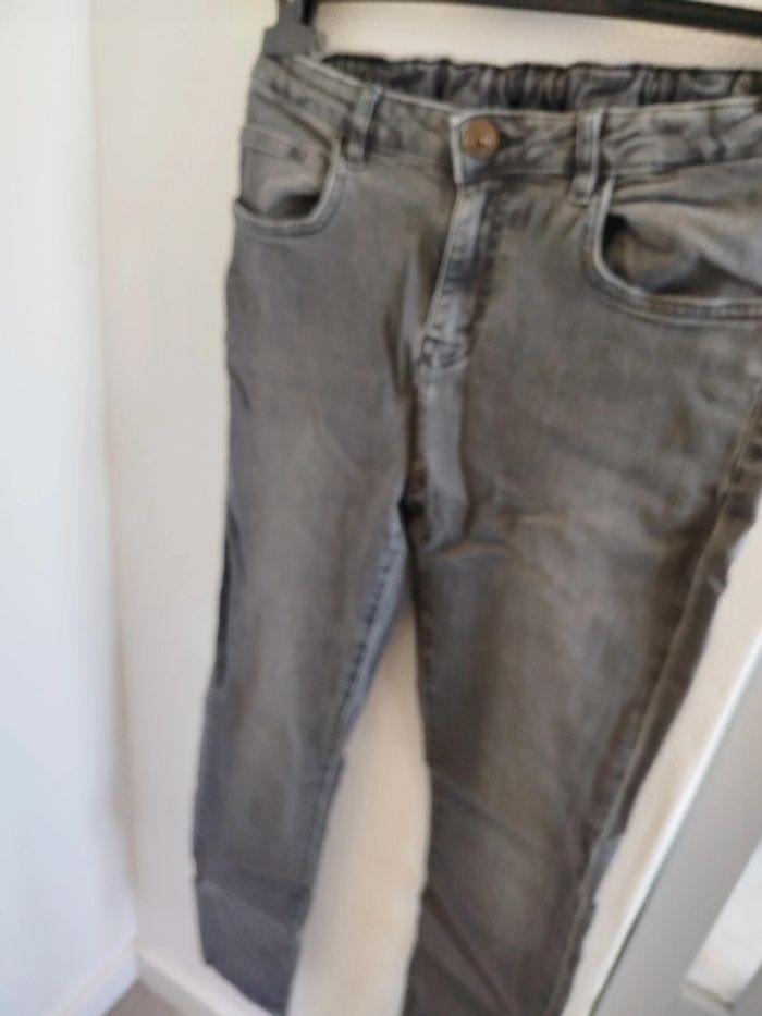 Je vends un lot de vêtements pour garçon, en bon état.