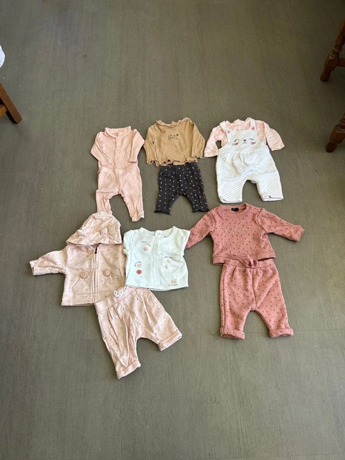 Lots de vêtements 1 mois - photo numéro 2