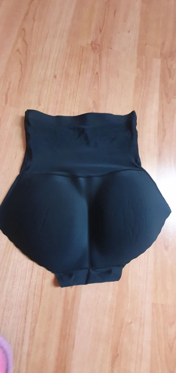Culotte neuve effet fesse bombée - photo numéro 2
