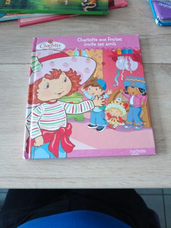 Charlotte aux fraises invité ses amis