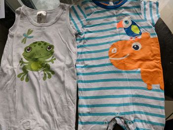 Lot de 2 combishorts H&M 4/6 mois