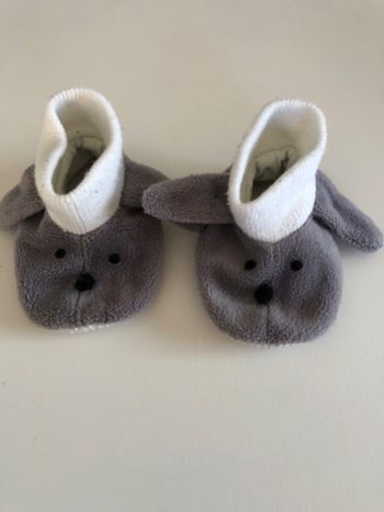 Chaussons grises chien