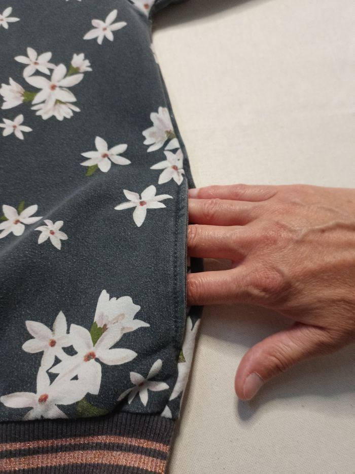 🧥 Veste zippée Zara Kids – Fille 11/12 ans – Motif fleurs blanches - photo numéro 7
