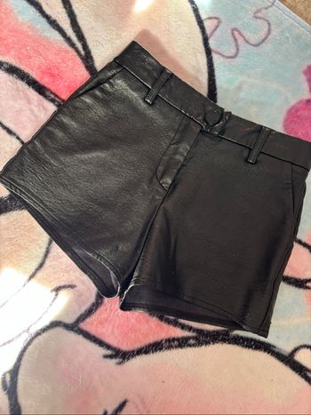 Short simili cuir
