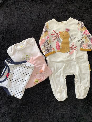 Lot pyjama et 3 bodies 3 mois