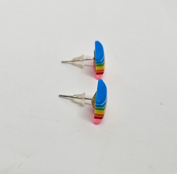 Paire de boucles d'oreilles.
Neuve. Multicolore 1 - photo numéro 2