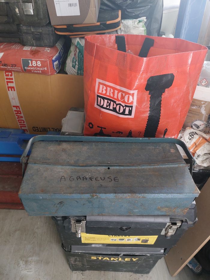 Agrafeuse clouteuse électrique