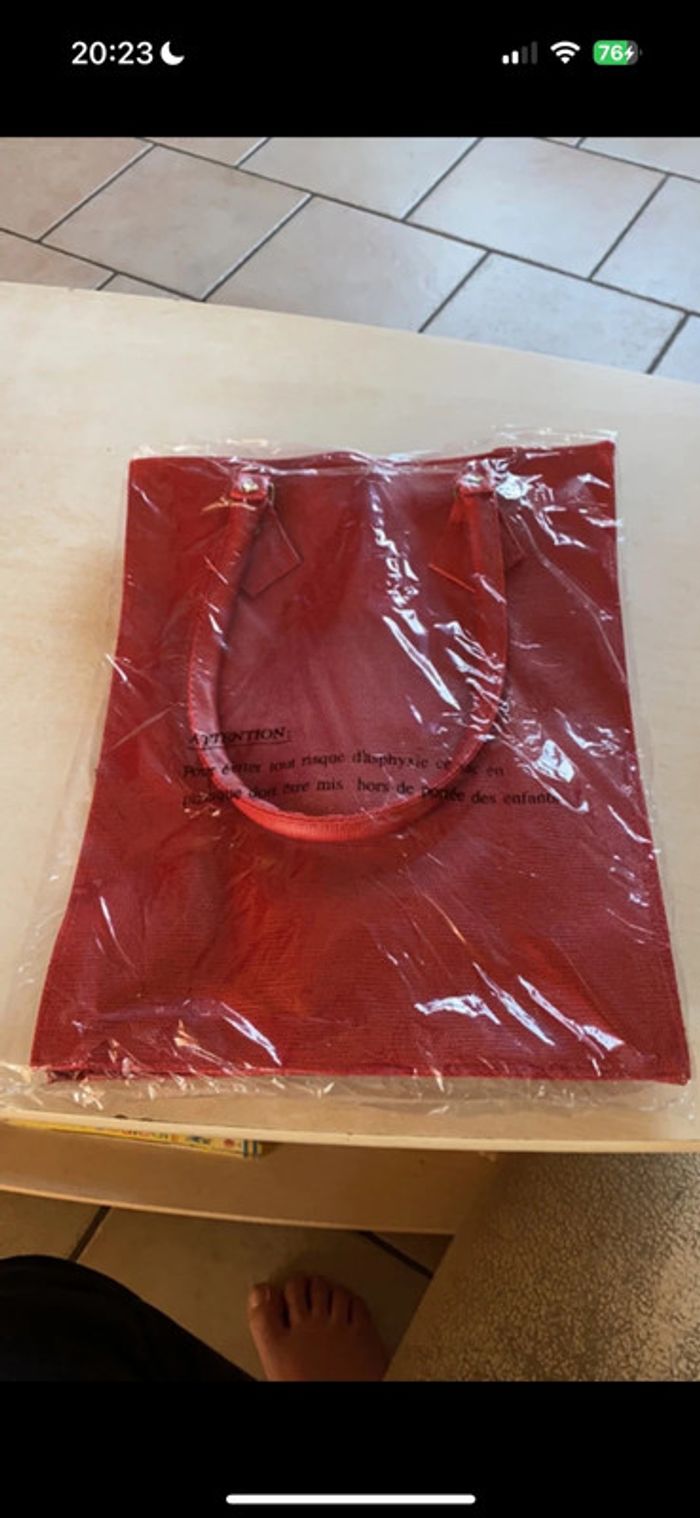 Sac rouge Avon Neuf