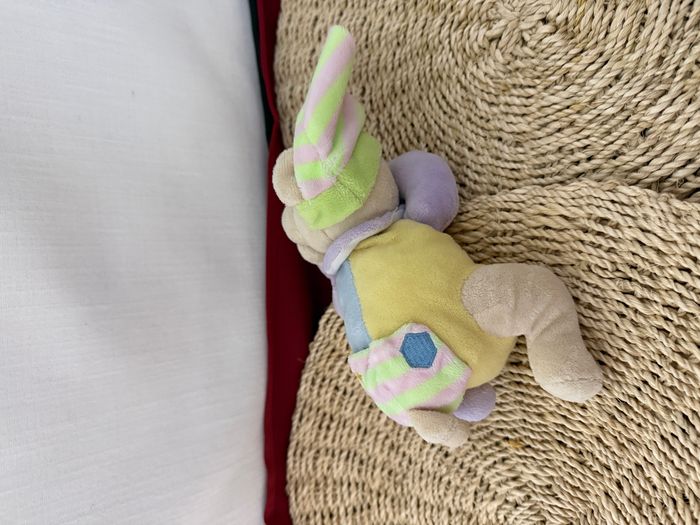 Doudou musical souris mauve vert jaune bleu CMP - photo numéro 2