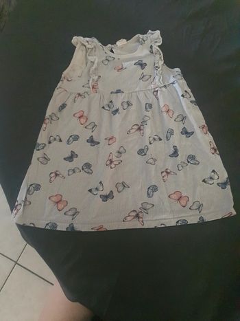 Robe avec des papillon