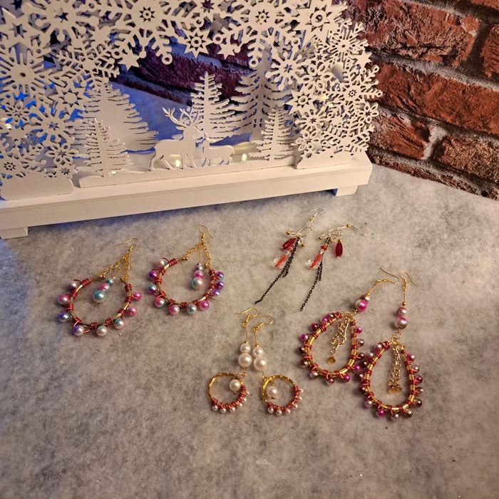 Lot de boucles d'oreilles pendante rouge/rose et blanc