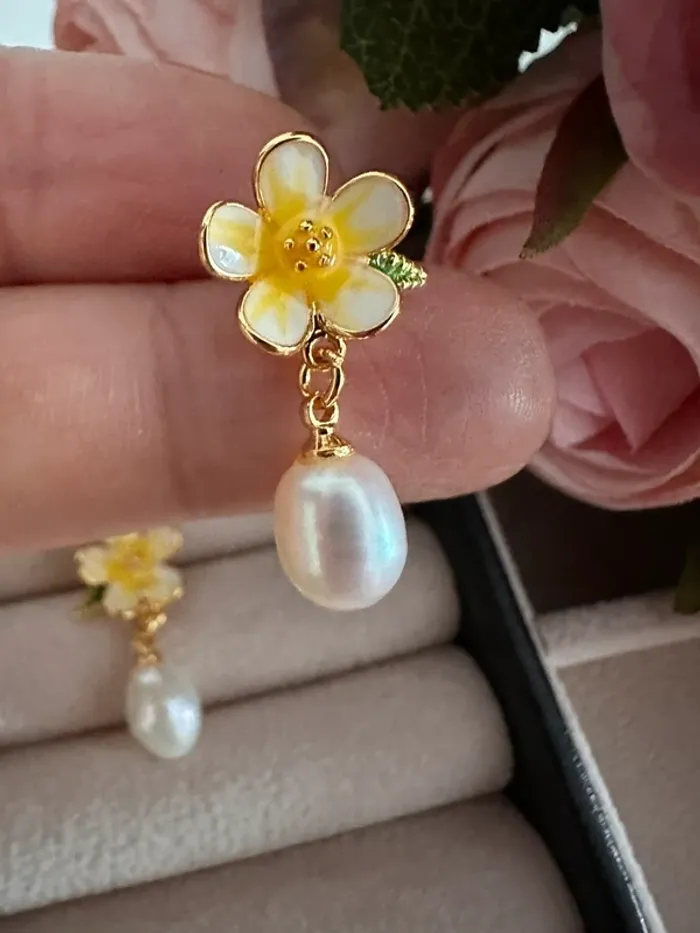 Boucles d’oreilles fleurs émaillées & perles d’eau douce – argent, fait main, rare en Europe - photo numéro 4