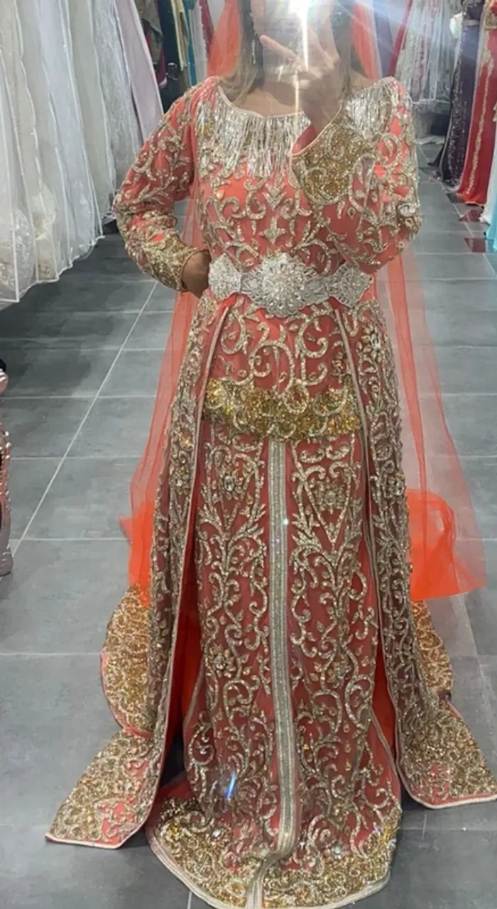 Caftan marie finement travaillé