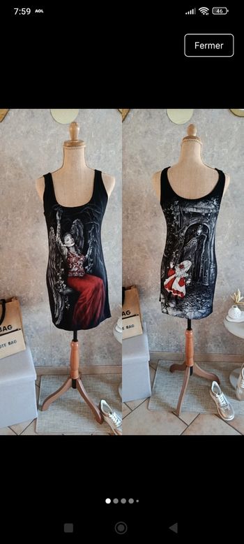 Mini robe moulante gothique 